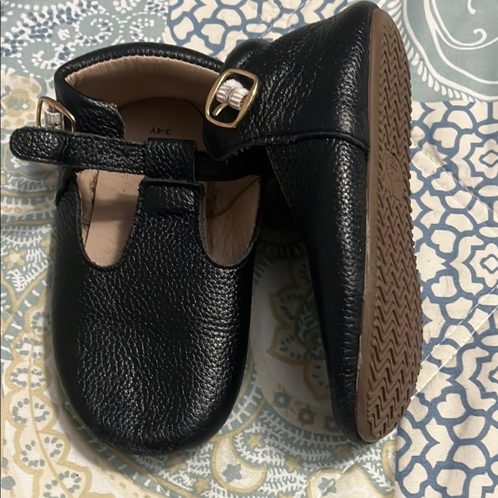 Monkey Feet Black and Brown Dress Shoes with Pebbled Finish